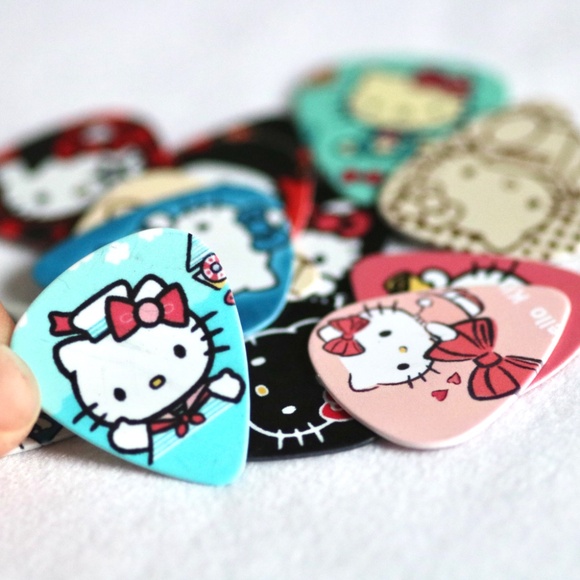 HELLO KITTY Guitar Picks Pack of 12 Assorted Designs Music Band Sanrio Kawaii - Picture 2 of 5